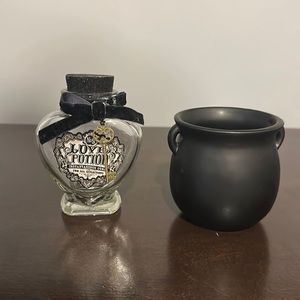 Love potion and cauldron